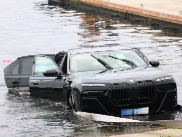 BMW w wodzie